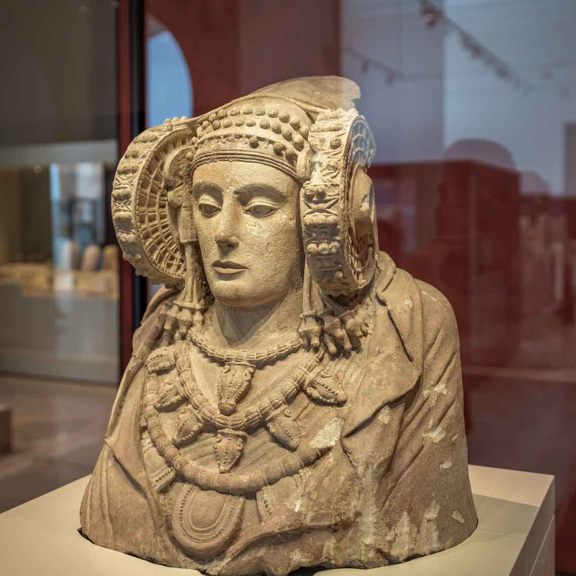 Dama de Elche Dama de Elche